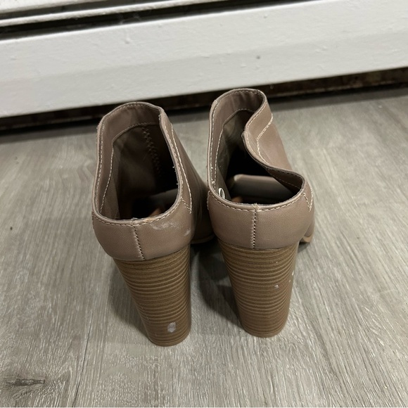 DV By Dolce Vita Peep Toe Tan Slip On Heels Ankle Boots Women’s Size 8 - Picture 4 of 8